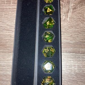 Crystal Maggie Dice Sharp Edge Polly Set- Dark Green Glitter W/ Gold(7) New